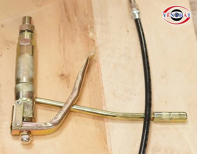 Súng bơm mỡ và vòi phun