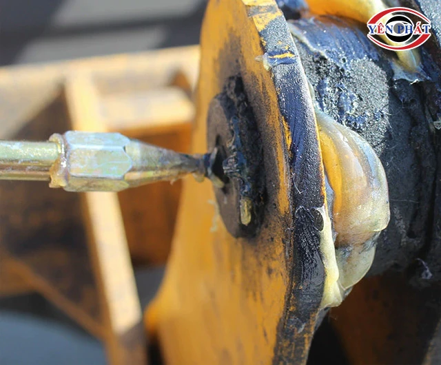 Ứng dụng vú bơm mỡ bò loại đầu nhọn Jolong G3007