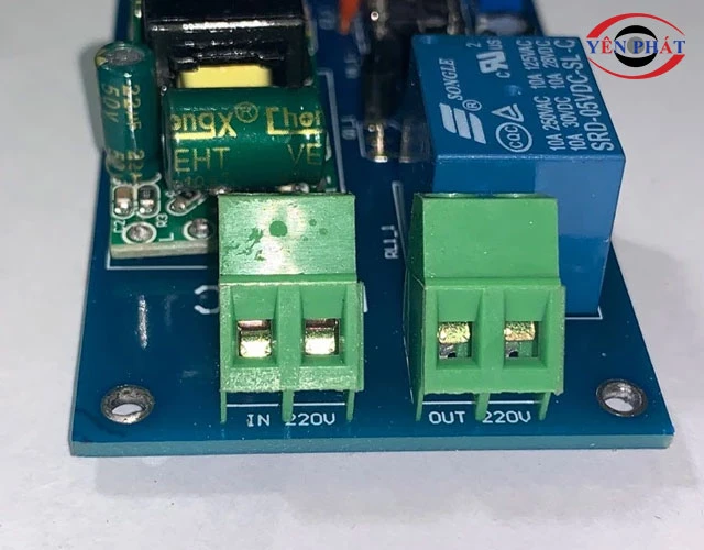 Bảng mạch điều khiển và dây nguồn máy đánh giày