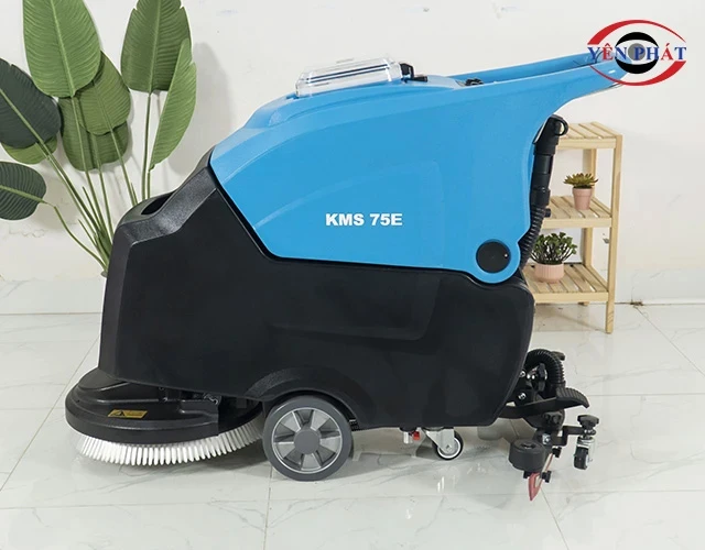 Kiểm tra máy và nguồn điện máy chà sàn