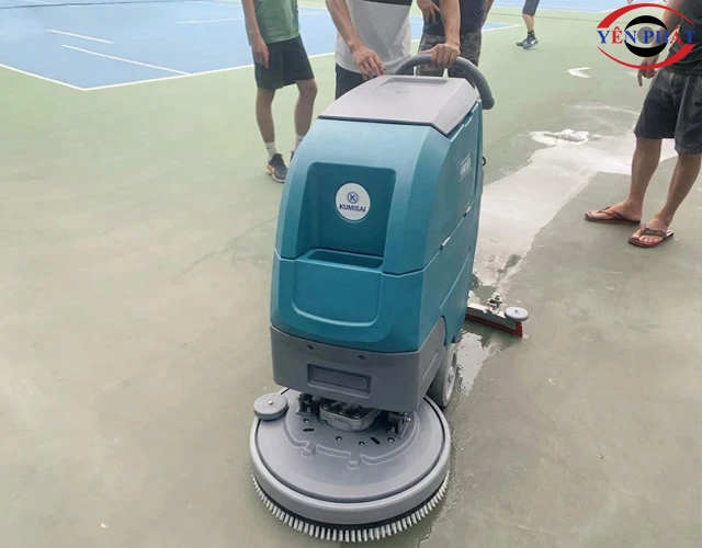 Kỹ thuật di chuyển máy chà sàn khi vận hành