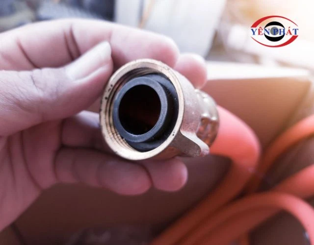 Máy hút bụi bị rò rỉ ở khớp nối