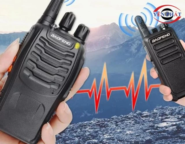 Các bộ đàm được thiết lập kênh liên lạc chung