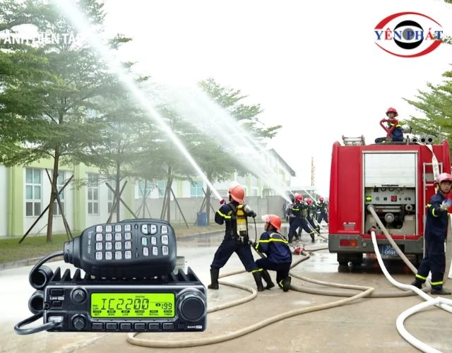 Bộ đàm sử dụng trong cưu hộ
