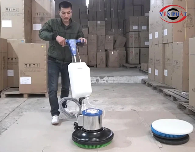 Vận hành máy chà sàn tạ