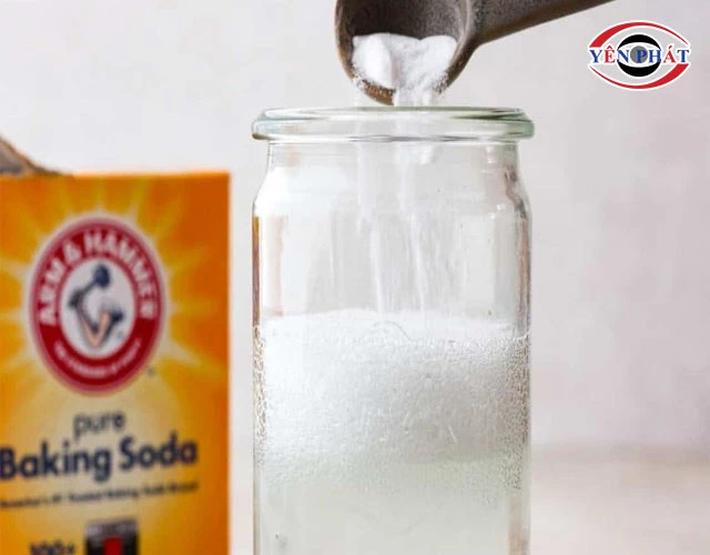 baking soda và nước ấm