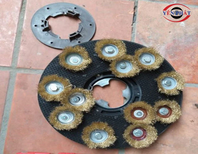 Mâm gai bị cong, nứt hoặc bám cặn dày