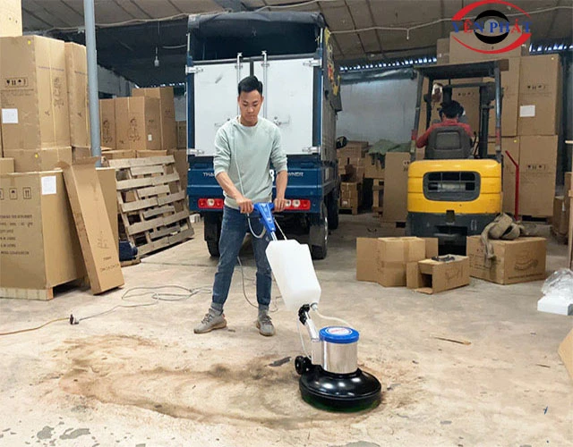 So sánh máy chà sàn đơn và máy chà sàn liên hợp chi tiết