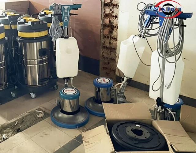 Tại sao nên dùng máy chà sàn có tạ thay vì máy chà sàn đơn?