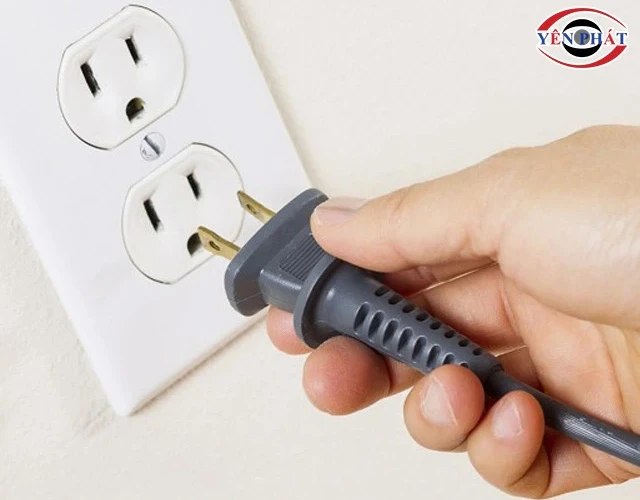 Tắt máy, ngắt nguồn điện và để động cơ nguội