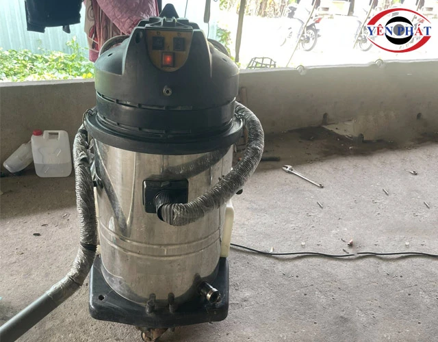  máy hút bụi công nghiệp cũ ồn