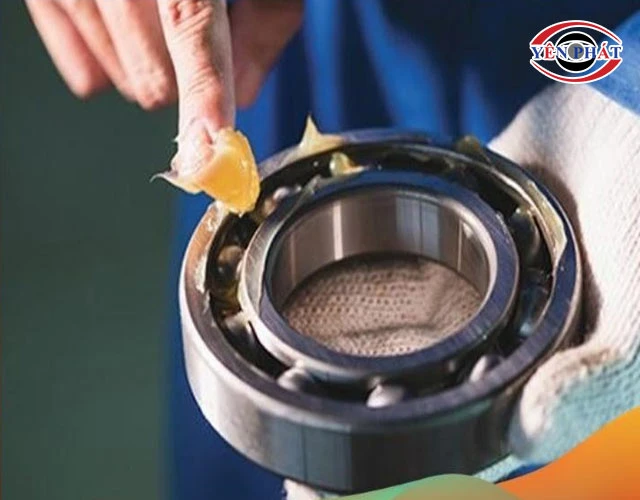 cách bơm mỡ vào vòng bi bằng tay