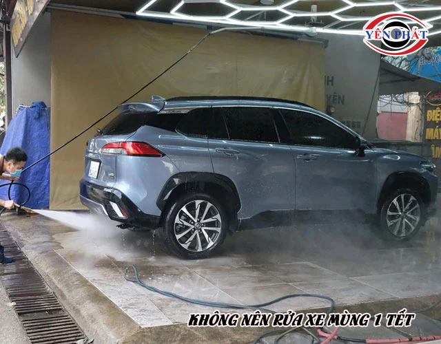 không nên rửa xe ngày mùng 1 tết