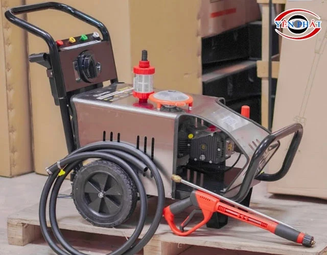 Máy rửa xe cao áp chuyên nghiệp