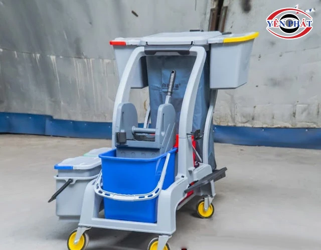 Mua xe đẩy vệ sinh
