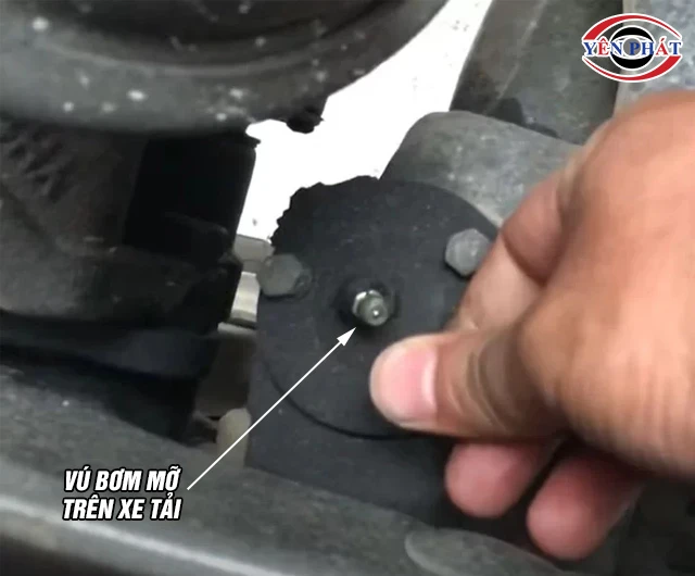 Vú bơm mỡ sắt thẳng M10 DI CHUANG trên xe tải