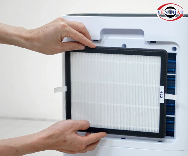 Vệ sinh lọc máy hút ẩm 6 lít