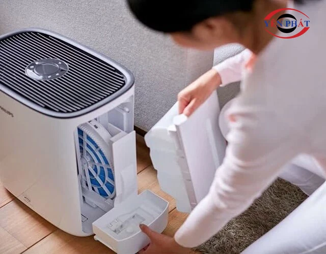 Vệ sinh và bảo trì định kỳ máy hút ẩm