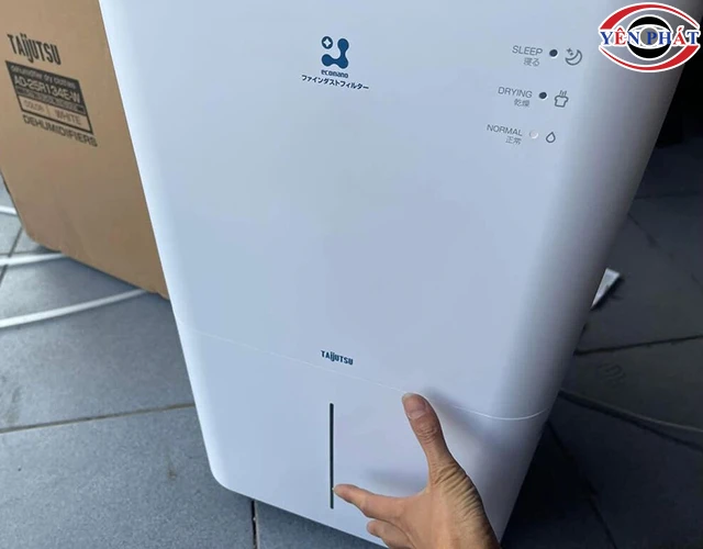 chú ý lượng nước trong hộp chứa
