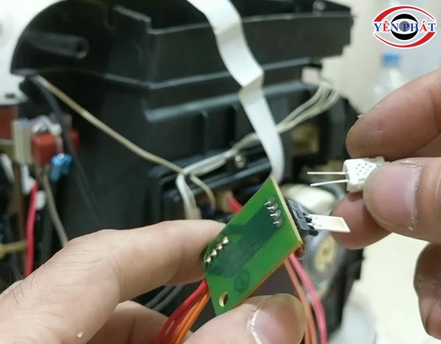 kiểm tra cảm biến máy hút ẩm