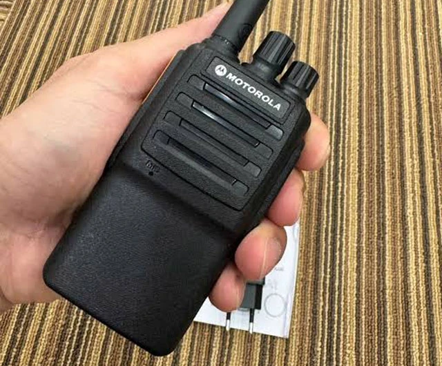 máy bộ đàm Motorola vừa bàn tay