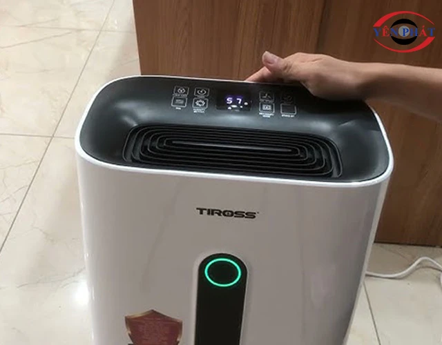 khởi động máy hút ẩm Tiross