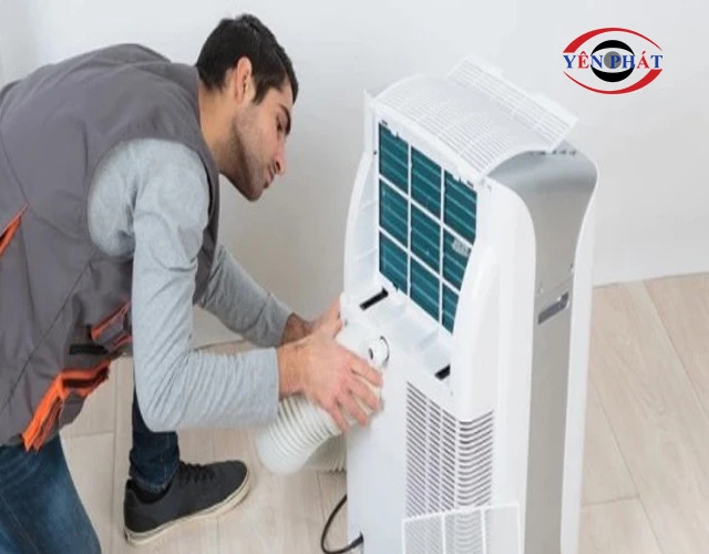 Có tiếng va đập hoặc tiếng kim loại bất thường