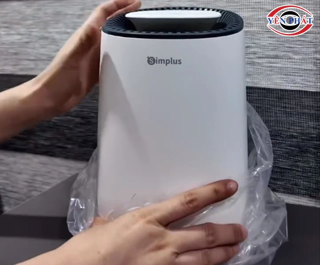 Máy hút ẩm Simplus nhỏ, bình chứa bé
