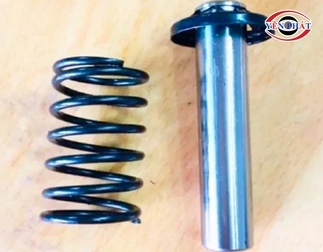 Piston Bị Ma Sát, Gãy Hỏng Do Quên Thay Dầu Máy
