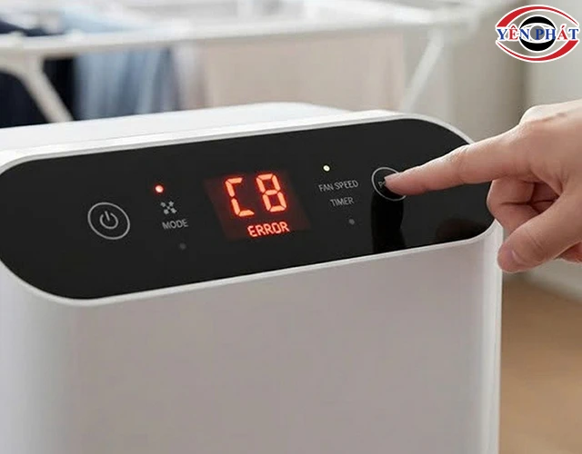 máy hút ẩm báo lỗi C8