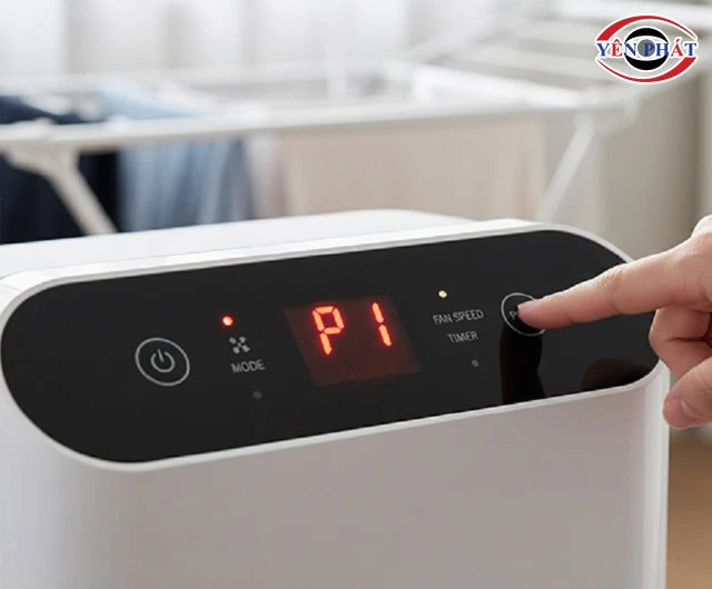 Để máy hút ẩm chạy hết quy trình xả đá