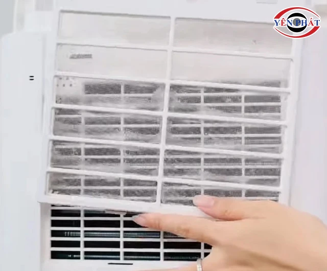 Vệ sinh màng lọc máy hút ẩm