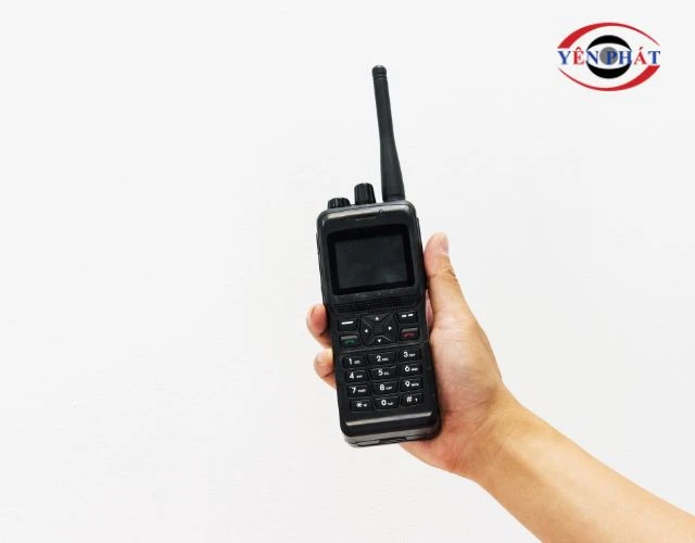 Khắc phục lỗi bộ đàm có nguồn nhưng không sáng màn hình