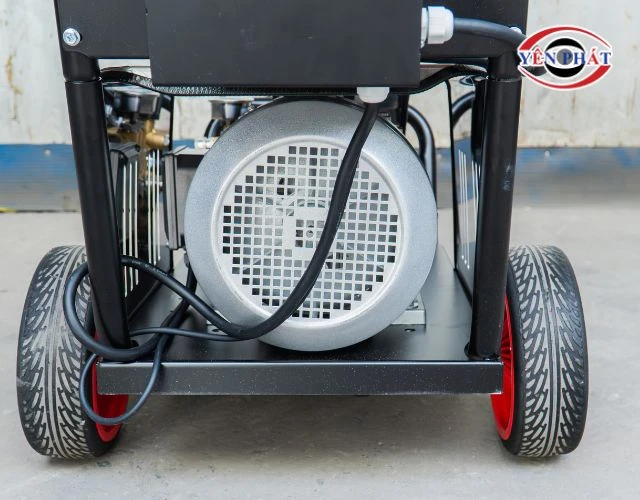DQC - TECH 20M32-5.5T4 sử dụng motor cảm ứng từ