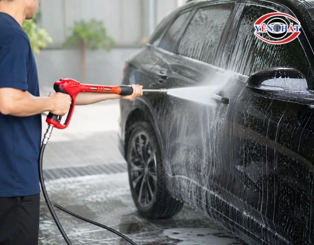 Lưu lượng nước lớn, cho phép xịt rửa nhanh và sạch