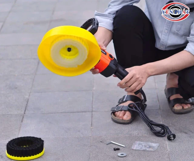 Máy chà sàn cầm tay Kumisai KMS 1500 nhỏ gọn