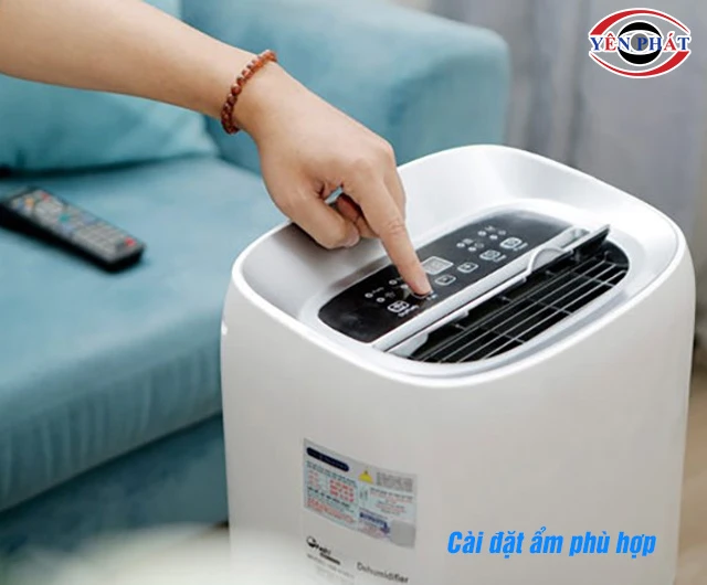 Cài độ ẩm máy hút ẩm phù hợp