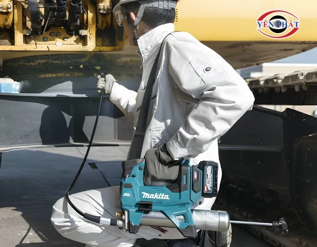 Vận hành máy bơm mỡ Makita không quá khó khăn