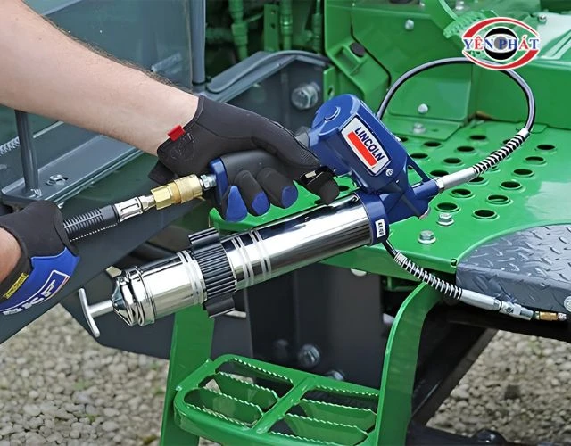 Cần lưu ý những gì khi sử dụng súng bơm mỡ