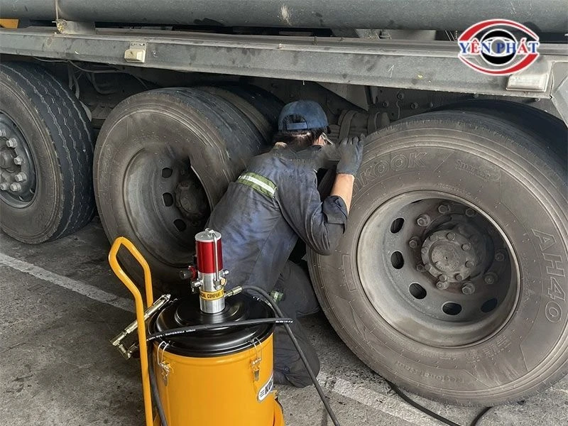Cách kiểm tra và vận hành máy bơm mỡ khí nén sau khi lắp đặt
