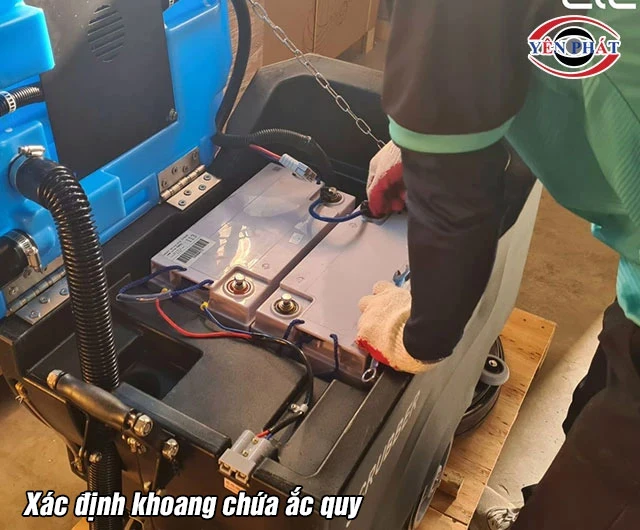 Check khoang chứa ắc quy