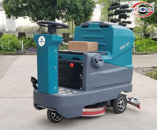 máy chà sàn Kumisai KMS D7 cho siêu thị