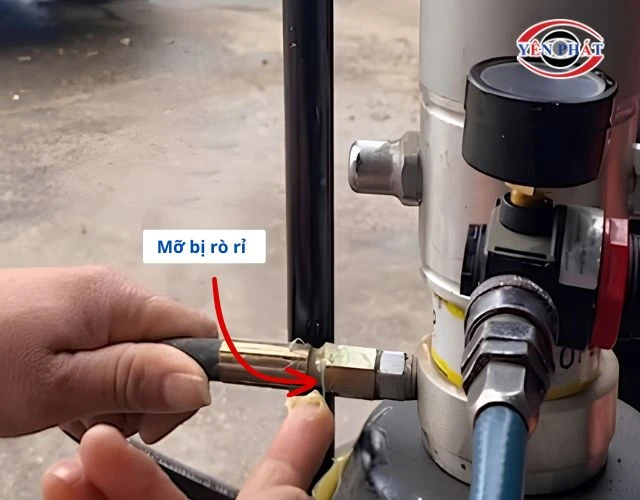 Máy bị rò rỉ mỡ