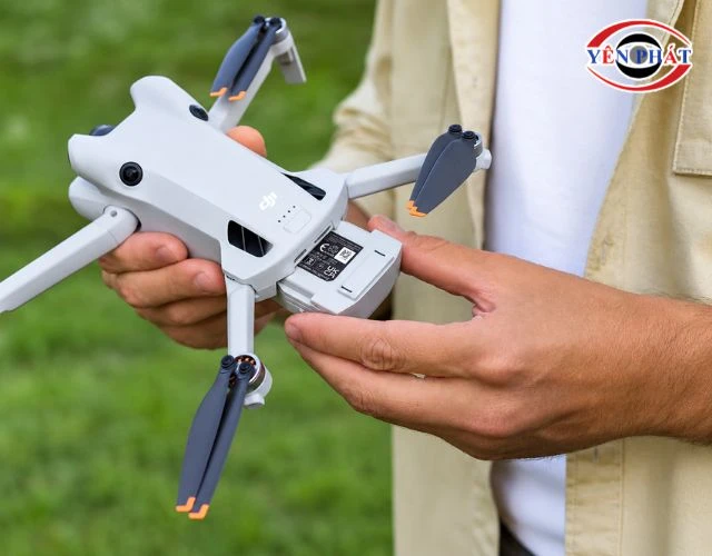 Thời gian sử dụng pin Flycam thường đạt 30-50 phút
