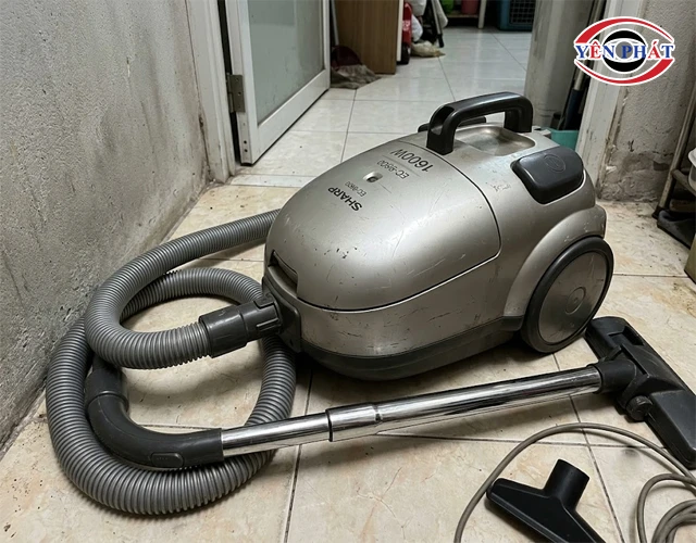 Máy hút bụi Sharp EC 9600