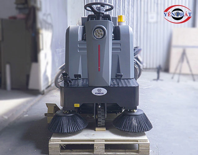 Xe quét rác ngồi lái Kumisai KMS-1250E - Pin Lithium làm sạch nhanh