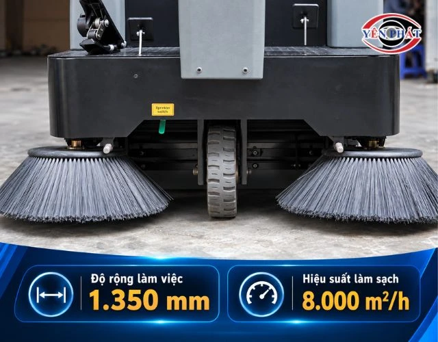 Hiệu suất làm sạch của xe quét rác ngồi lái Kumisai KMS-1350E bản Pin Lithium