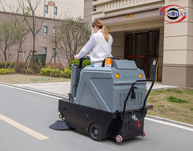 Xe quét rác nhà xưởng Kumisai KMS-1250E - Pin Lithium tiện dụng