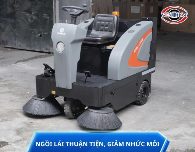 Thiết kế ngồi lái của xe quét rác Kumisai KMS-1350E - Pin Lithium mang tới nhiều lợi ích
