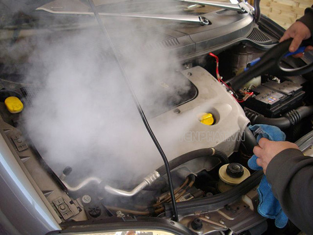 Máy rửa xe hơi nước nóng nhập khẩu Optima DM (DFM) giúp làm sạch, bảo vệ động cơ cho xe hơi